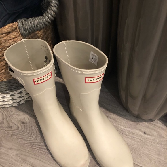 ***SOLD**** Hunter Boots SZ 8 - Picture 1 of 3